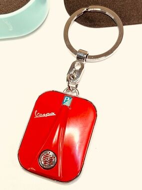 NEW Vespa Piaggio Portachiavi Rosso Red Keychain with Metal Gift Box from Italy